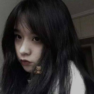 德国一客机起落架坍塌现场：吓得工作人员后退，多人受伤